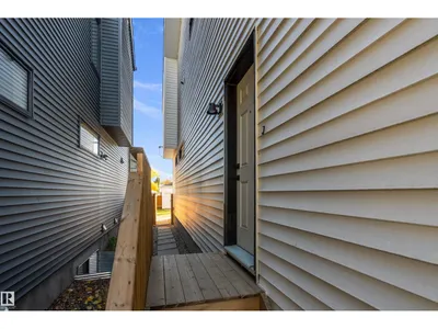 9727 153 ST NW photo 35
