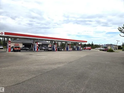 3104 32 AV NW photo 57