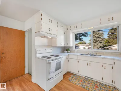 6112 105A ST NW photo 12
