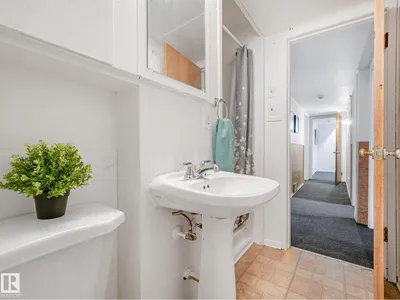 6112 105A ST NW photo 37