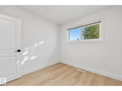 16507 91 AV NW photo 22