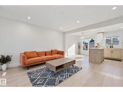 16507 91 AV NW photo 6