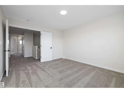 5308 Hawthorn Close SW photo 33