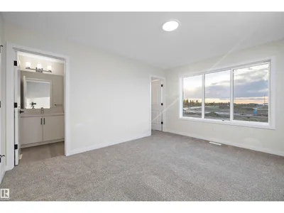 708 22 ST SW photo 32