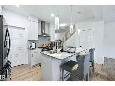 16603 31 AV SW photo 4