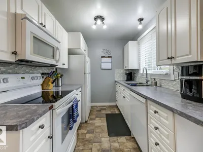 4619 35 AV NW photo 21