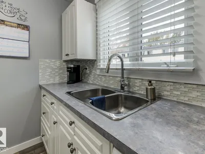 4619 35 AV NW photo 22