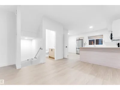 #56 18110 28 AV SW photo 17