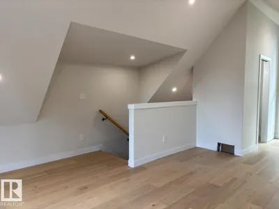 7928 97 AV NW photo 32