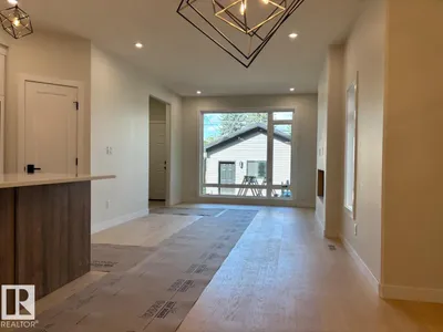 7928 97 AV NW photo 9