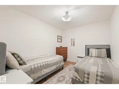 #209 1589 GLASTONBURY BV NW photo 24