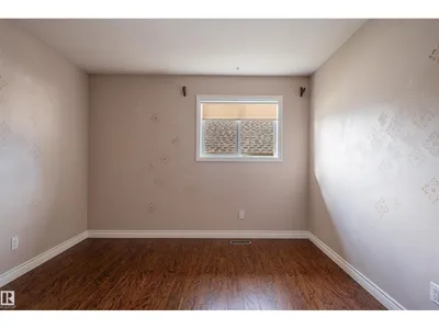 4909 57 AV photo 30