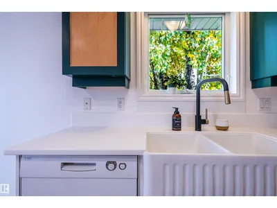 4909 57 AV photo 22