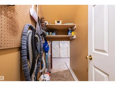 4909 57 AV photo 56