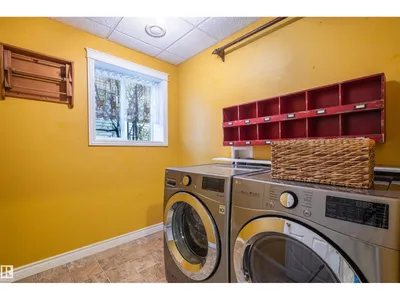 4909 57 AV photo 62