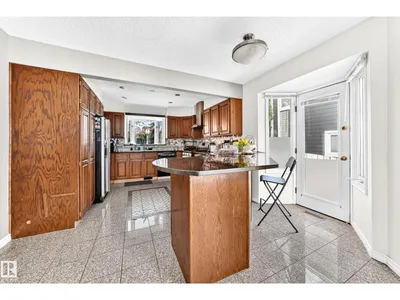 92 HOWSON CR NW photo 21