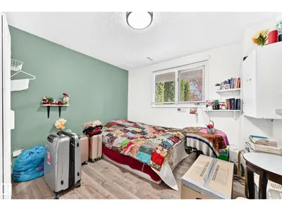 92 HOWSON CR NW photo 27