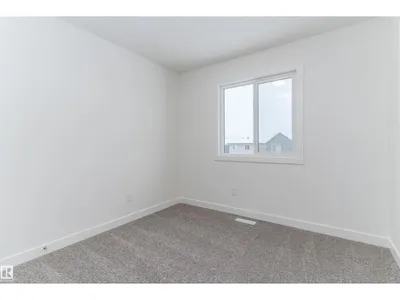 1250 MCLEOD AV photo 32