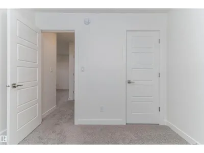 1250 MCLEOD AV photo 33