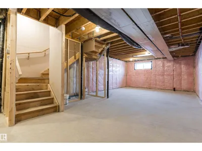 1250 MCLEOD AV photo 37