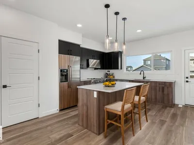 1216 MCLEOD AV photo 14