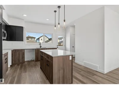 1216 MCLEOD AV photo 16