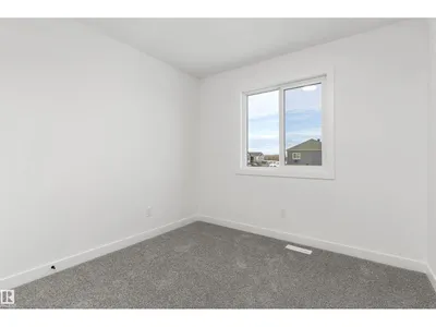 1216 MCLEOD AV photo 34
