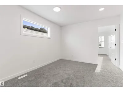 1216 MCLEOD AV photo 31