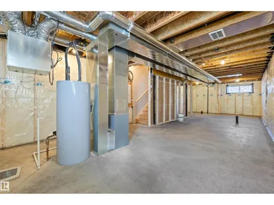 4207 63 ST photo 37