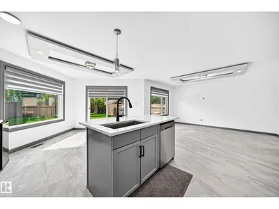 1549 37C AV NW photo 8