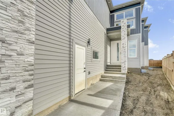 231 28 ST SW photo 3