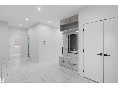 2159 1 AV SW photo 4