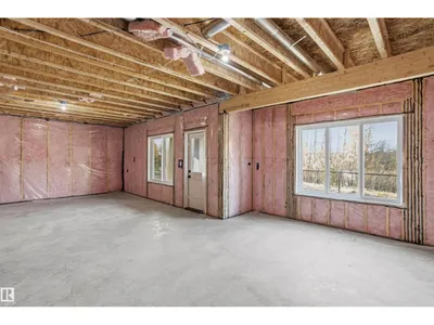 2159 1 AV SW photo 47