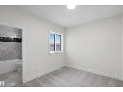 2155 1 AV SW photo 37