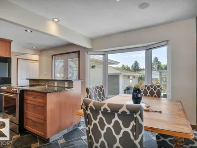 6960 21 AV NW photo 13