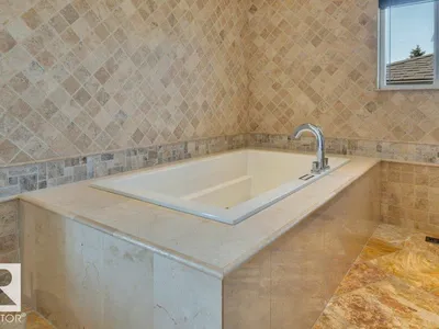 6960 21 AV NW photo 33