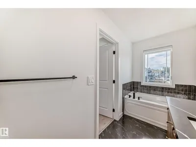 4231 206 ST NW photo 37