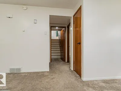 10509 77 ST NW photo 29