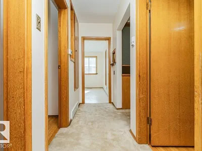 10509 77 ST NW photo 19