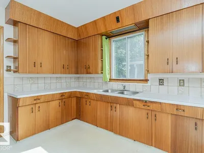 10509 77 ST NW photo 24