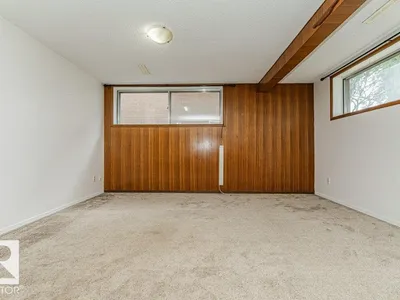 10509 77 ST NW photo 31