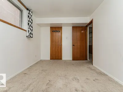 10509 77 ST NW photo 44
