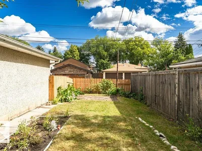 10509 77 ST NW photo 52