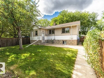 10509 77 ST NW photo 49