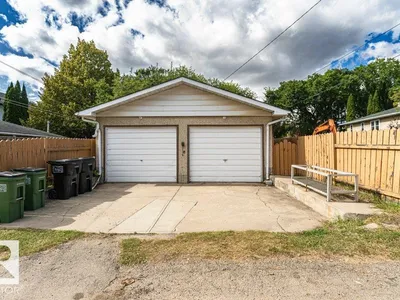 10509 77 ST NW photo 54