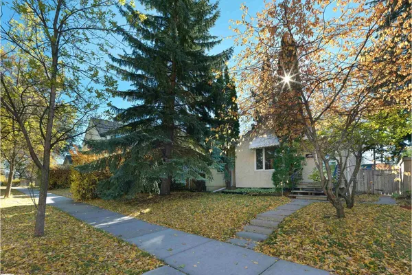 10943 63 AV NW photo 2