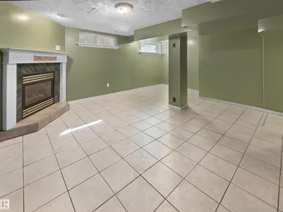 10943 63 AV NW photo 32
