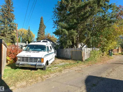 10943 63 AV NW photo 9