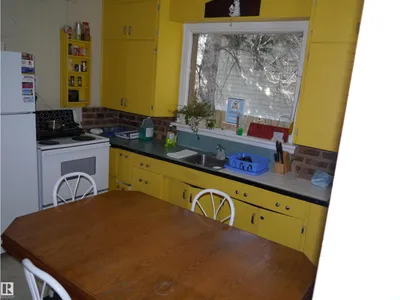 4907 & 4911 47 AV photo 13