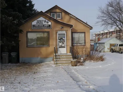 4907 & 4911 47 AV photo 11